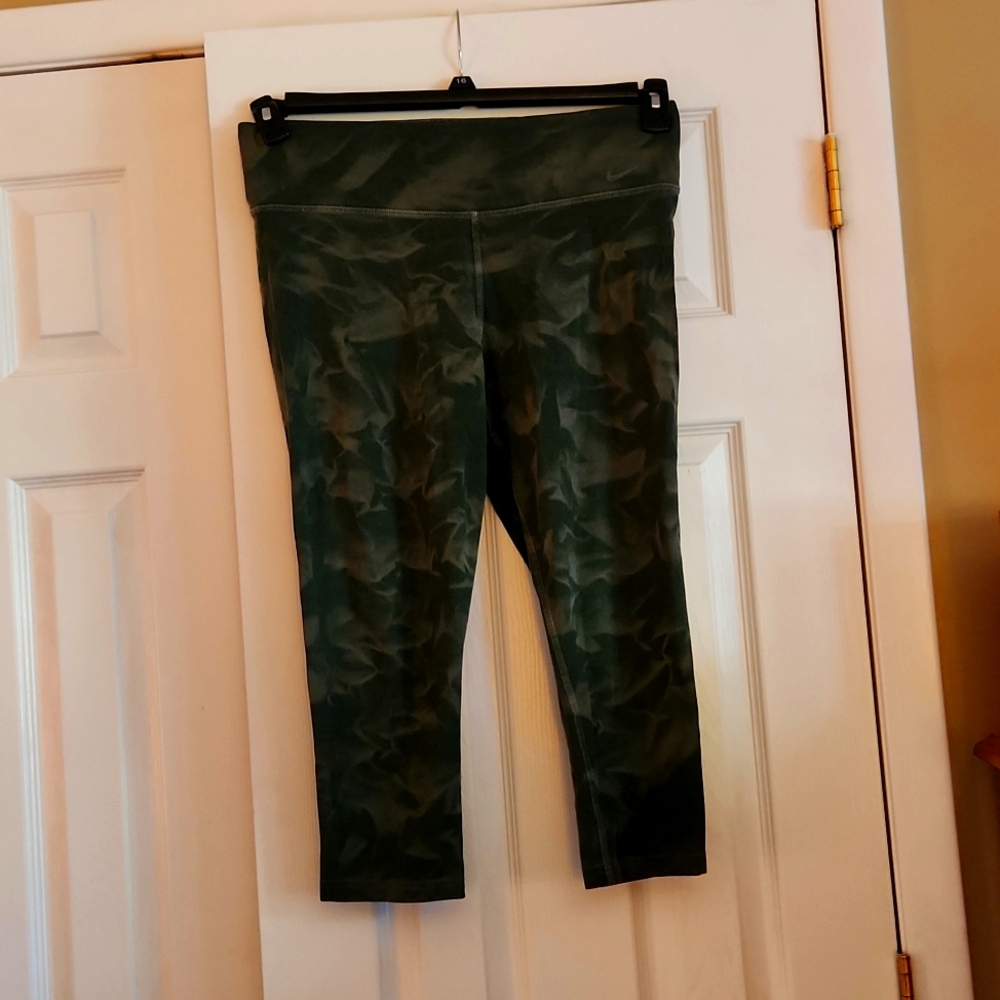 Capri length camo workout pants woman's